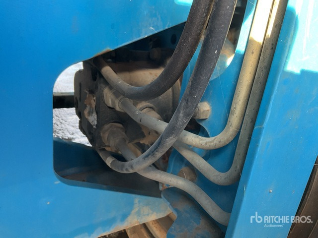 2007 Genie GS4390 4x4 Diesel Scissor Lift - Scissor lift: picture 5 2007 Genie GS4390 4x4 Diesel Scissor Lift - Scissor lift: picture 5