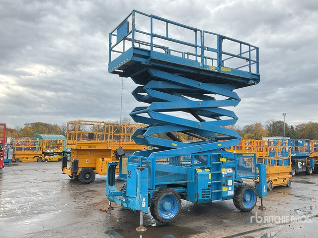 2010 Genie GS5390 4x4 Diesel Scissor Lift - Scissor lift: picture 1 2010 Genie GS5390 4x4 Diesel Scissor Lift - Scissor lift: picture 1