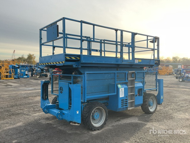 2010 Genie GS5390 4x4 Diesel Scissor Lift - Scissor lift: picture 3 2010 Genie GS5390 4x4 Diesel Scissor Lift - Scissor lift: picture 3