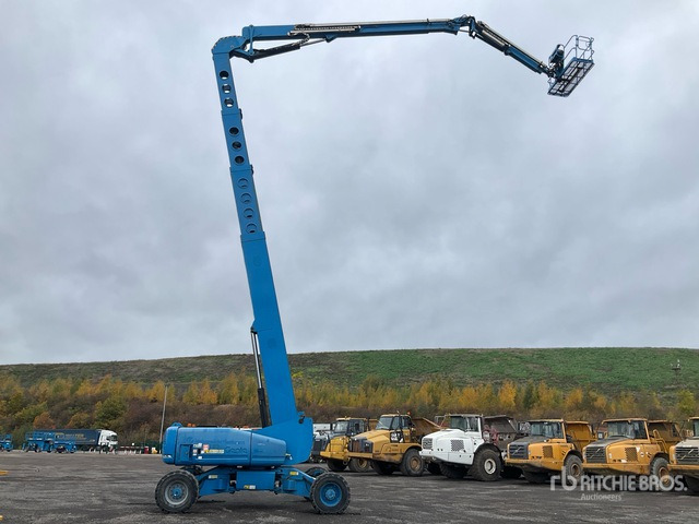 2010 Genie Z135/70 4WD Diesel Articulating Boom Lift - Articulated boom: picture 1 2010 Genie Z135/70 4WD Diesel Articulating Boom Lift - Articulated boom: picture 1