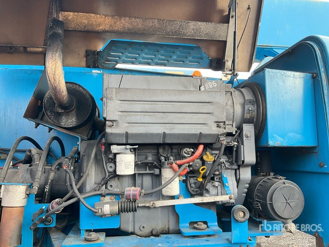 2010 Genie Z135/70 4WD Diesel Articulating Boom Lift - Articulated boom: picture 3 2010 Genie Z135/70 4WD Diesel Articulating Boom Lift - Articulated boom: picture 3