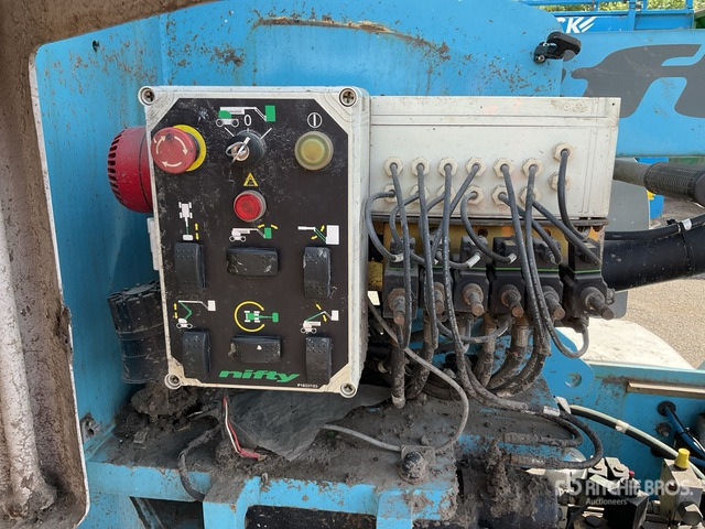 2010 Nifty-Lift HR15N 2WD Hybrid Telescopic Boom Lift - Flail mower/ Mulcher: picture 5 2010 Nifty-Lift HR15N 2WD Hybrid Telescopic Boom Lift - Flail mower/ Mulcher: picture 5