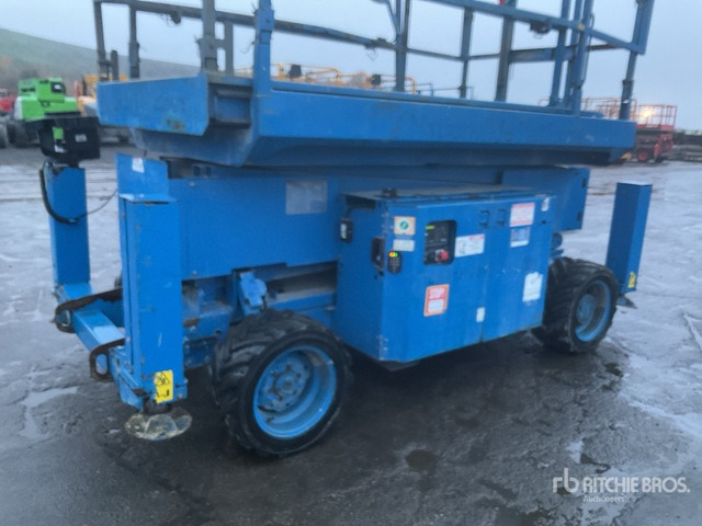 2015 Genie GS3369RT 4x4 Diesel Scissor Lift - Scissor lift: picture 5 2015 Genie GS3369RT 4x4 Diesel Scissor Lift - Scissor lift: picture 5