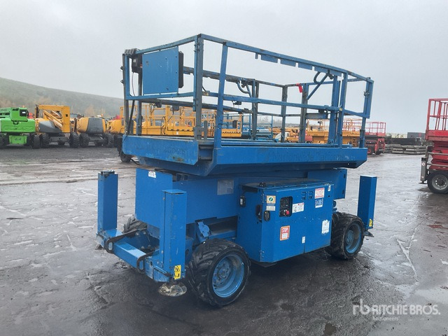 2015 Genie GS3369RT 4x4 Diesel Scissor Lift - Scissor lift: picture 1 2015 Genie GS3369RT 4x4 Diesel Scissor Lift - Scissor lift: picture 1