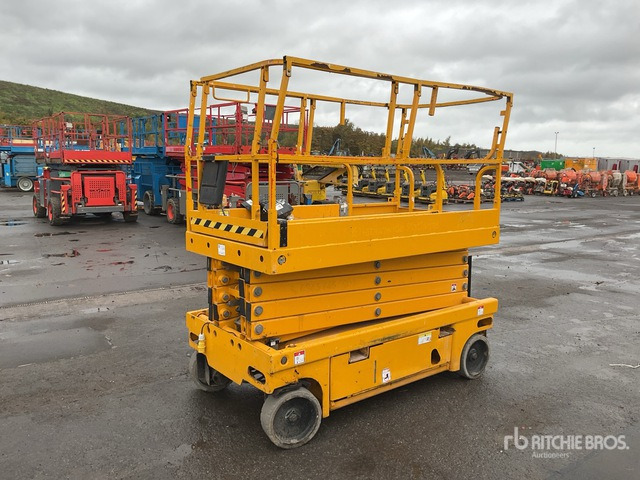 2015 Haulotte Compact 12 Electric Scissor Lift - Scissor lift: picture 3 2015 Haulotte Compact 12 Electric Scissor Lift - Scissor lift: picture 3