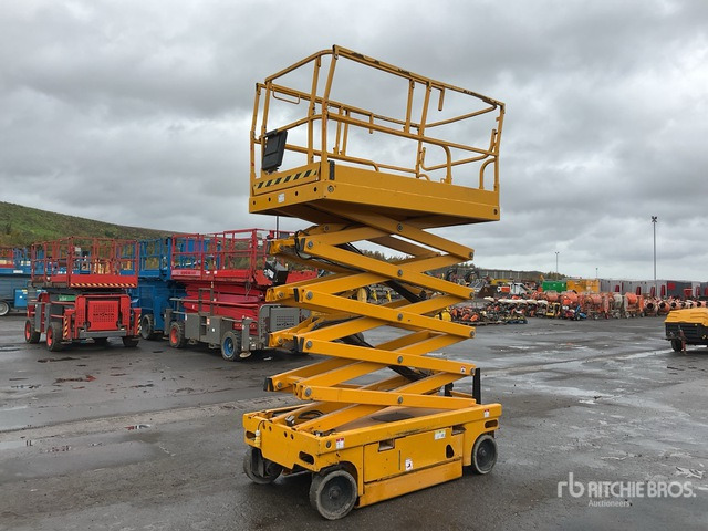 2015 Haulotte Compact 12 Electric Scissor Lift - Scissor lift: picture 1 2015 Haulotte Compact 12 Electric Scissor Lift - Scissor lift: picture 1