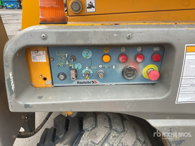 2015 Haulotte Compact 12DX 4x4 Diesel Scissor Lift - Scissor lift: picture 5 2015 Haulotte Compact 12DX 4x4 Diesel Scissor Lift - Scissor lift: picture 5