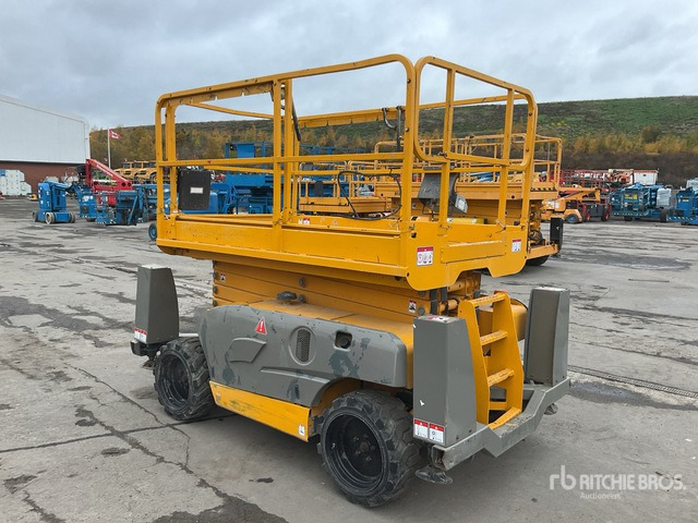 2015 Haulotte Compact 12DX 4x4 Diesel Scissor Lift - Scissor lift: picture 4 2015 Haulotte Compact 12DX 4x4 Diesel Scissor Lift - Scissor lift: picture 4