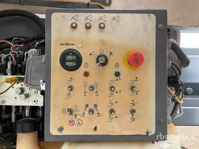 2015 Skyjack SJ51AJ 4WD Diesel Articulating Boom Lift - Articulated boom: picture 5 2015 Skyjack SJ51AJ 4WD Diesel Articulating Boom Lift - Articulated boom: picture 5