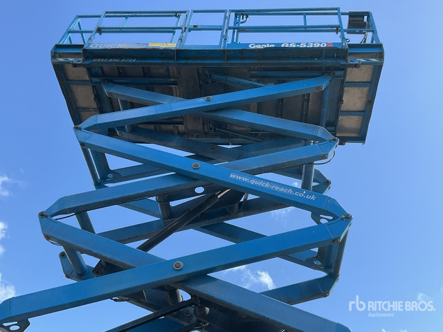 2016 Genie GS-5390 4x4 Diesel Scissor Lift - Scissor lift: picture 4 2016 Genie GS-5390 4x4 Diesel Scissor Lift - Scissor lift: picture 4