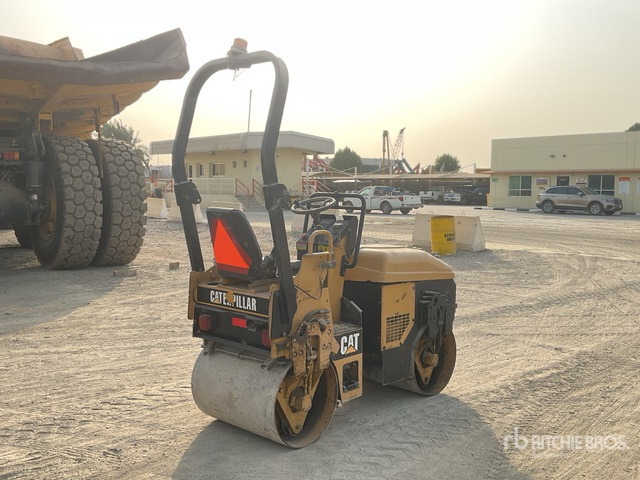 2006 Cat CB114 Double Drum Roller - Road roller: picture 3 2006 Cat CB114 Double Drum Roller - Road roller: picture 3