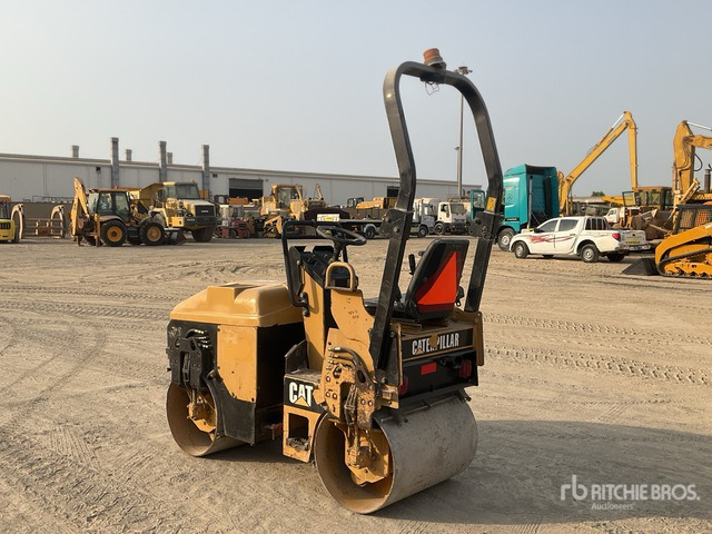 2006 Cat CB114 Double Drum Roller - Road roller: picture 2 2006 Cat CB114 Double Drum Roller - Road roller: picture 2