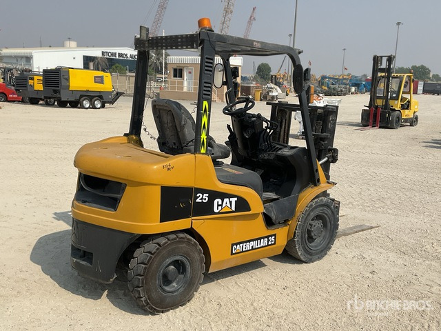 2010 Cat DP25NT 2.5 ton Forklift - Diesel forklift: picture 3 2010 Cat DP25NT 2.5 ton Forklift - Diesel forklift: picture 3
