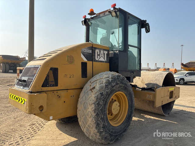 2012 Cat CS-533E Smooth Drum Compactor - Compactor: picture 3 2012 Cat CS-533E Smooth Drum Compactor - Compactor: picture 3
