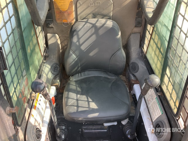 2013 Bobcat S300 Skid Steer Loader - Skid steer loader: picture 5 2013 Bobcat S300 Skid Steer Loader - Skid steer loader: picture 5