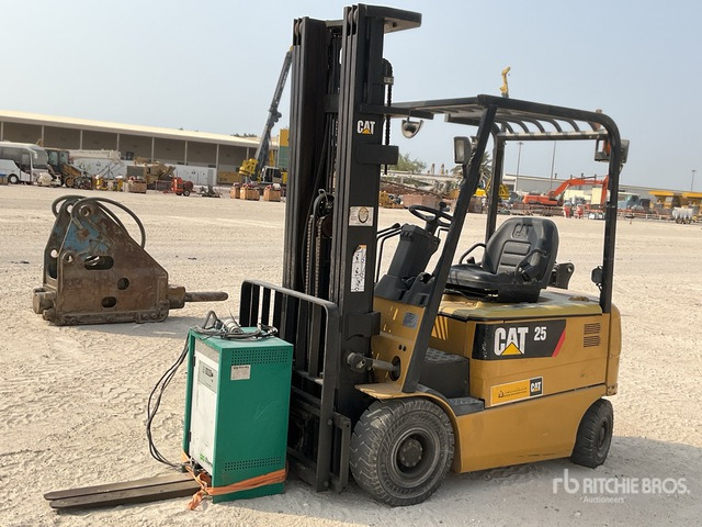 2014 Cat EP25K-PAC 2.5 ton Electric Forklift - Electric forklift: picture 2 2014 Cat EP25K-PAC 2.5 ton Electric Forklift - Electric forklift: picture 2