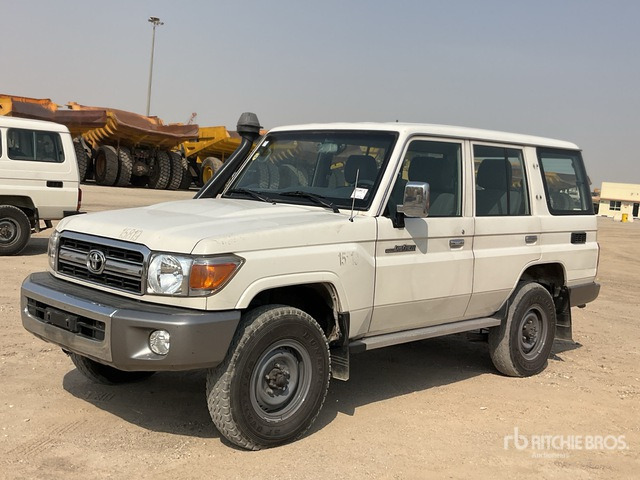 2014 Toyota Land Cruiser LX 76L 4x4 SUV - SUV: picture 1 2014 Toyota Land Cruiser LX 76L 4x4 SUV - SUV: picture 1