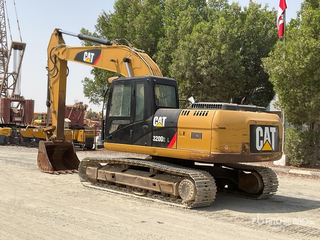 2017 Cat 320D2 - Crawler excavator: picture 3 2017 Cat 320D2 - Crawler excavator: picture 3