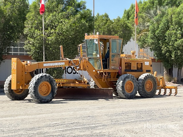 Mitsubishi MG730 - Grader: picture 1 Mitsubishi MG730 - Grader: picture 1
