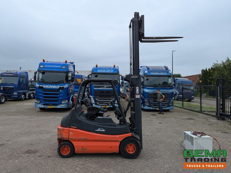 Electric forklift Linde E30 02 - 4058 uur - Duplex Mast - Volrubber Banden - Eurotron 80V-80A Oplader (M34): picture 13