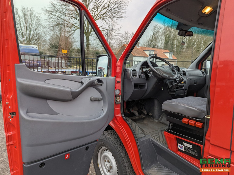 Interior photo 2: Minibus, Passenger van Mercedes-Benz 316 CDI  4x4 Euro3 - 59.000km - 9 Persoons - Lier - 3 Sperren!  Hoge en Lage Gearing