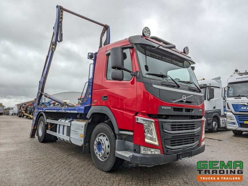 Volvo FM330 4x2 Daycab Euro6 JOAB PortaalSysteem 14T - Extendable - 251.000km - Skip loader truck: picture 2 Volvo FM330 4x2 Daycab Euro6 JOAB PortaalSysteem 14T - Extendable - 251.000km - Skip loader truck: picture 2