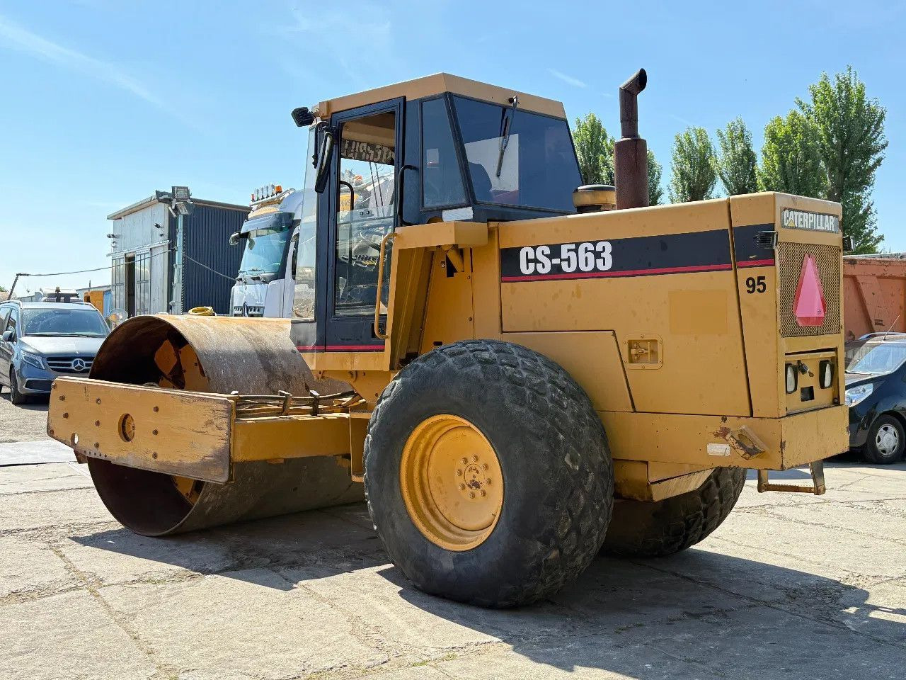 CAT CS 563 Roller with vibration - Compactor: picture 3 CAT CS 563 Roller with vibration - Compactor: picture 3