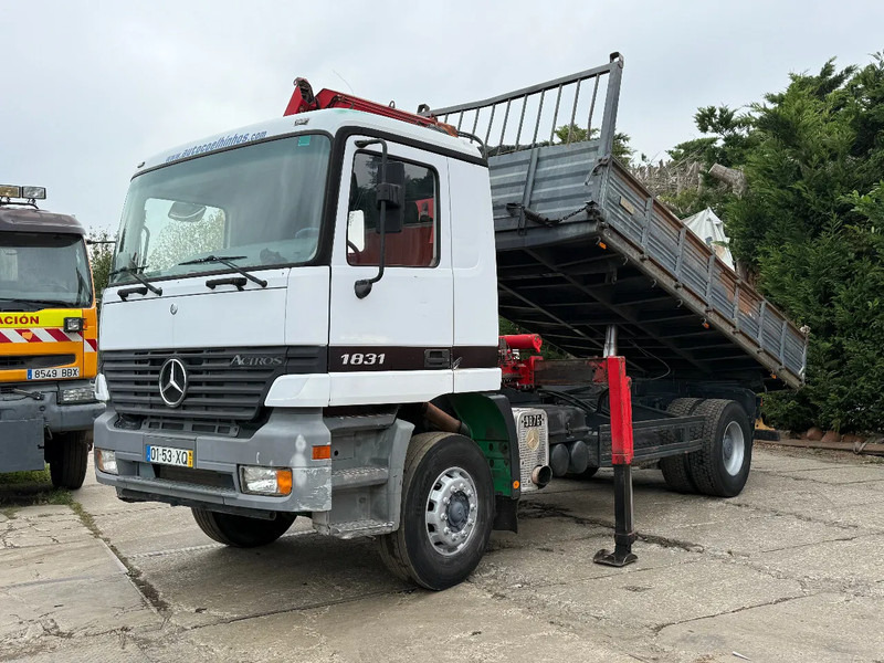 Mercedes-Benz Actros 1831 V6 4X2 Tipper + crane EPS Manual Gearbox 3 peddal - Tipper, Crane truck: picture 2 Mercedes-Benz Actros 1831 V6 4X2 Tipper + crane EPS Manual Gearbox 3 peddal - Tipper, Crane truck: picture 2