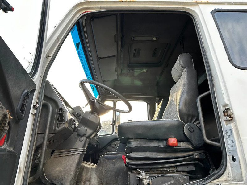 Mercedes-Benz SK 1935 V8 4X2 Tipper Spring/Spring AMCO V825 9T Crane - Tipper, Crane truck: picture 5 Mercedes-Benz SK 1935 V8 4X2 Tipper Spring/Spring AMCO V825 9T Crane - Tipper, Crane truck: picture 5