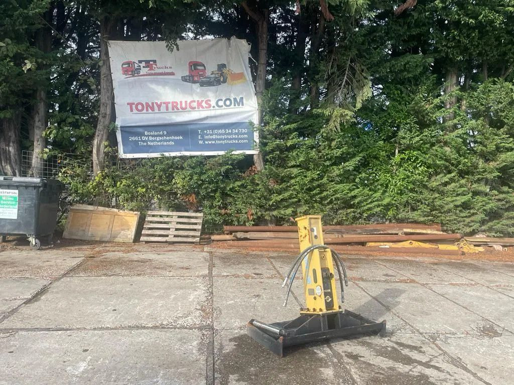 Soosan SB30 Hydraulic Breaker Skid steer Soosan SB30 Hydraulic Breaker Skid steer - Hydraulic hammer for Construction machinery: picture 1 Soosan SB30 Hydraulic Breaker Skid steer Soosan SB30 Hydraulic Breaker Skid steer - Hydraulic hammer for Construction machinery: picture 1
