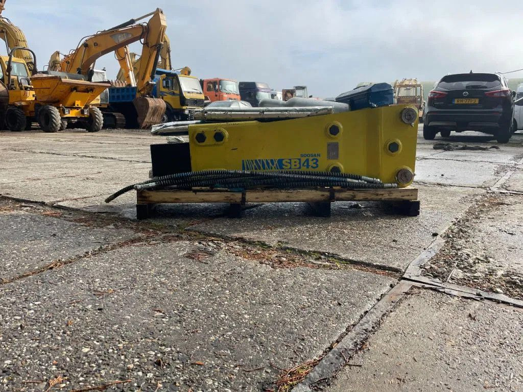 Soosan SB43 Hydraulic Breaker Soosan SB43 Hydraulic Breaker - Hydraulic hammer for Construction machinery: picture 3 Soosan SB43 Hydraulic Breaker Soosan SB43 Hydraulic Breaker - Hydraulic hammer for Construction machinery: picture 3