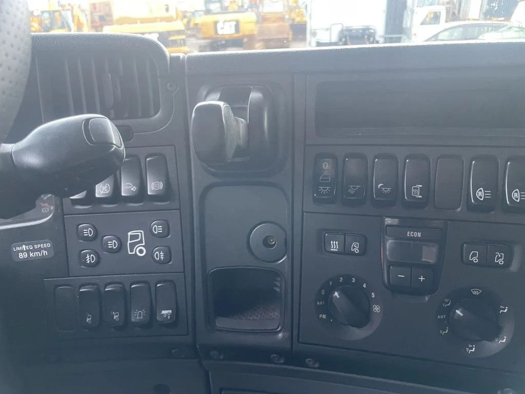 Tractor unit Scania R560 V8 4X2 Tractor-unit Retarder Euro5 Scania R560 V8 4X2 Tractor-unit Retarder Euro5: picture 12