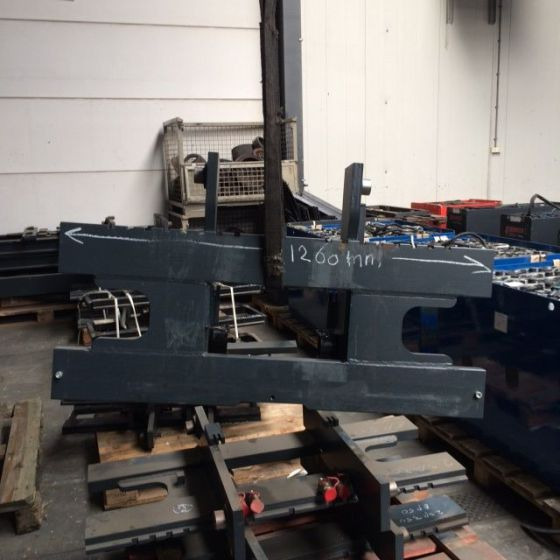 Fork Carriage /ZT3A1.260/4R for Caterpillar - Attachment for Material handling equipment: picture 5 Fork Carriage /ZT3A1.260/4R for Caterpillar - Attachment for Material handling equipment: picture 5