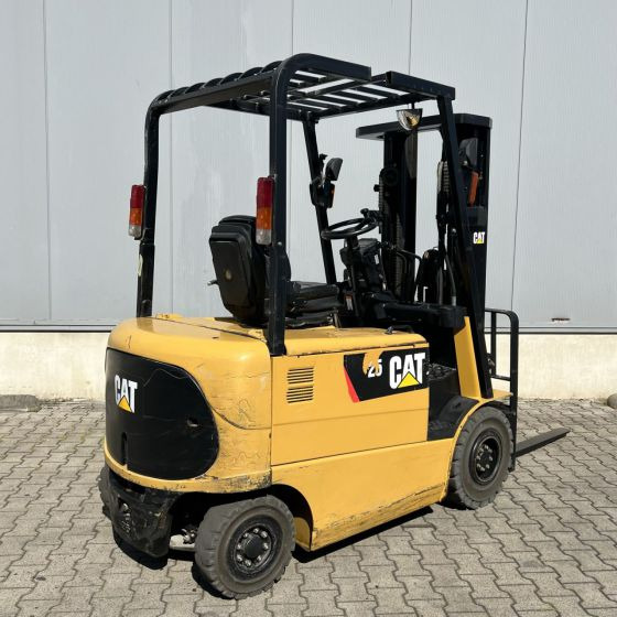 Caterpillar EP25K-PAC - Electric forklift: picture 2 Caterpillar EP25K-PAC - Electric forklift: picture 2