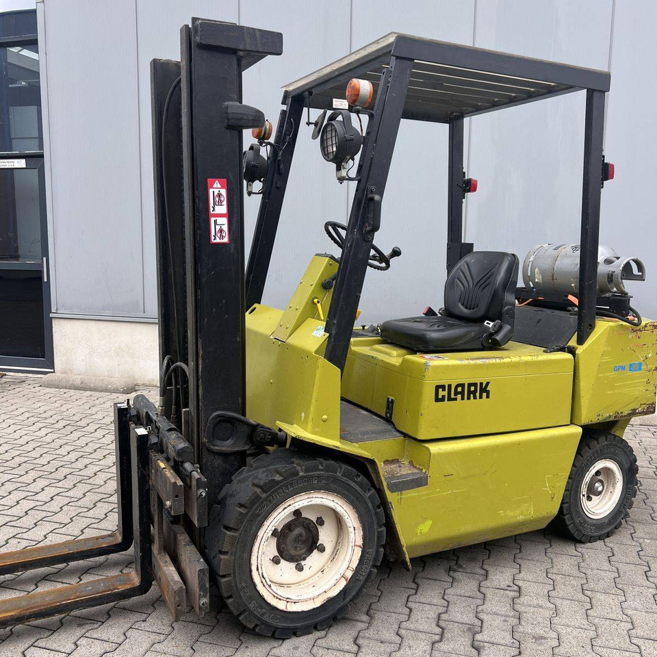 Clark GPM30 - LPG forklift: picture 1 Clark GPM30 - LPG forklift: picture 1