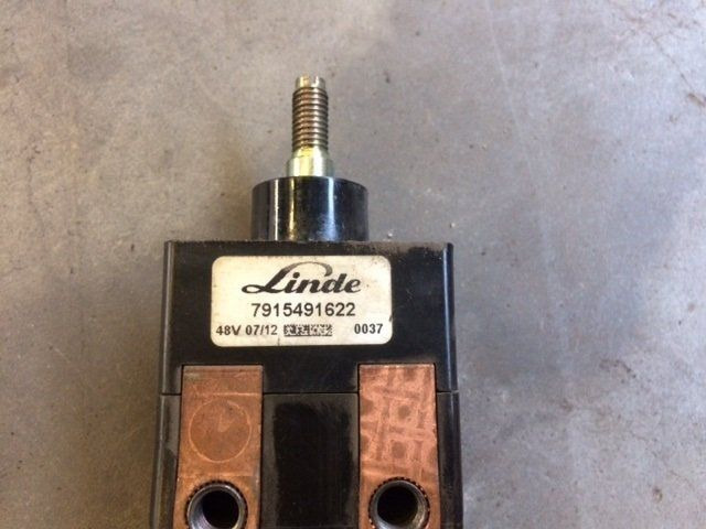Emergency stop switch for Linde L14-16, Series 372 - Electrical system for Material handling equipment: picture 3 Emergency stop switch for Linde L14-16, Series 372 - Electrical system for Material handling equipment: picture 3