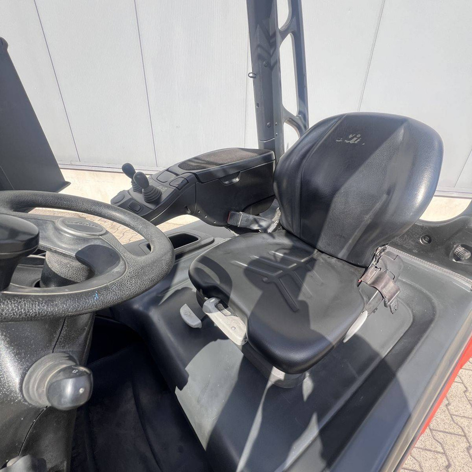 Linde E30 (387) - Electric forklift: picture 5 Linde E30 (387) - Electric forklift: picture 5