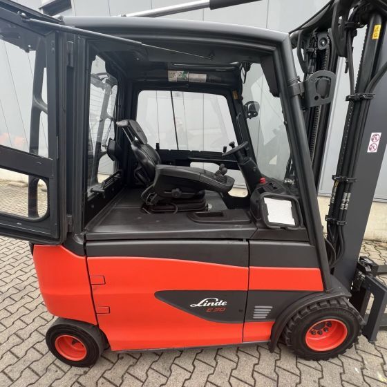 Linde E30/600 HL (387) - Electric forklift: picture 3 Linde E30/600 HL (387) - Electric forklift: picture 3