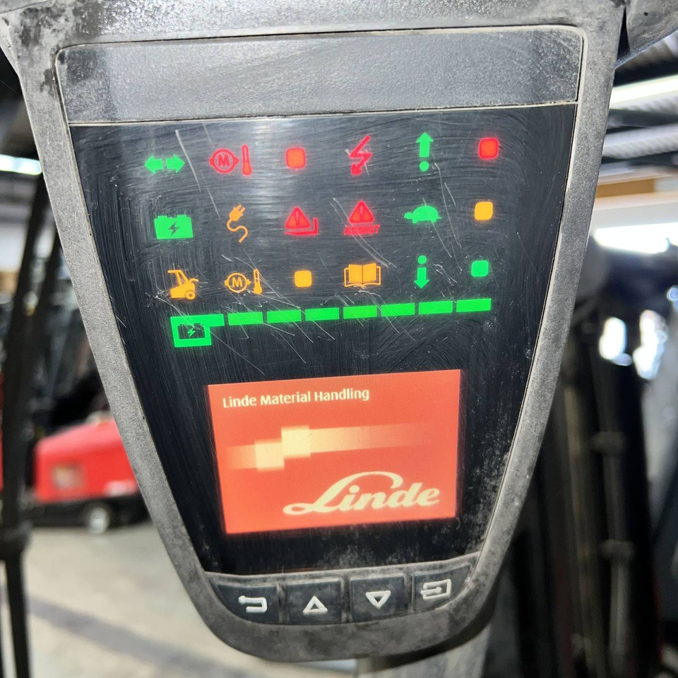Linde E30/600H (387) - Electric forklift: picture 4 Linde E30/600H (387) - Electric forklift: picture 4