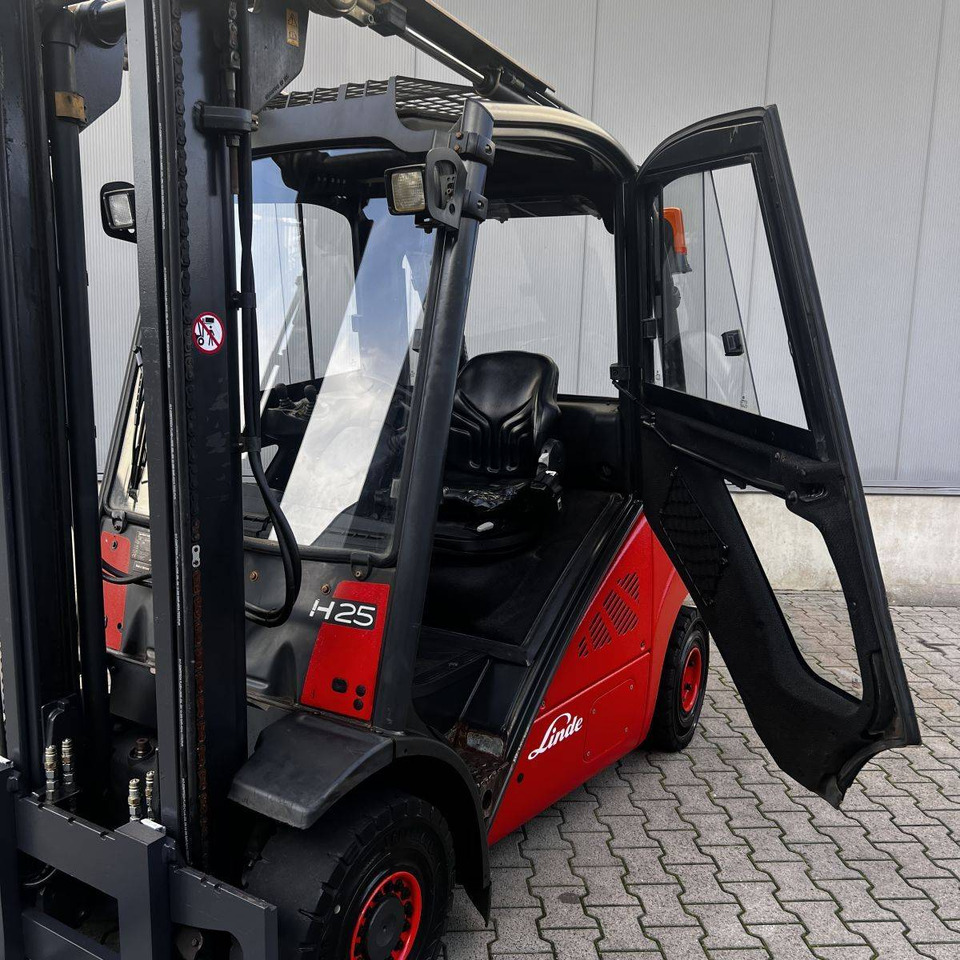 Linde H25D (392) - Diesel forklift: picture 3 Linde H25D (392) - Diesel forklift: picture 3