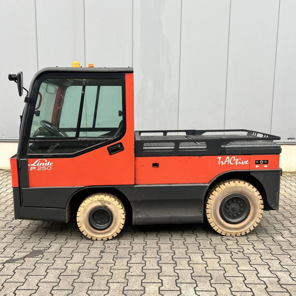 Linde P250 LWB (127) - Tow tractor: picture 1 Linde P250 LWB (127) - Tow tractor: picture 1