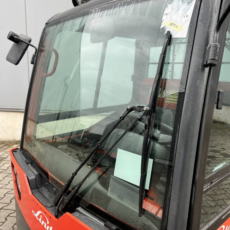 Linde P250 LWB (127) - Tow tractor: picture 3 Linde P250 LWB (127) - Tow tractor: picture 3