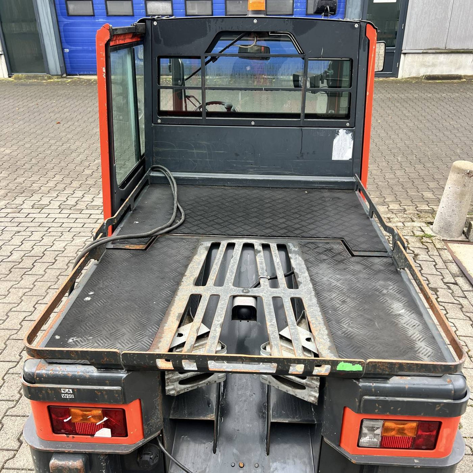 Linde P250 SWB (127) - Tow tractor: picture 2 Linde P250 SWB (127) - Tow tractor: picture 2