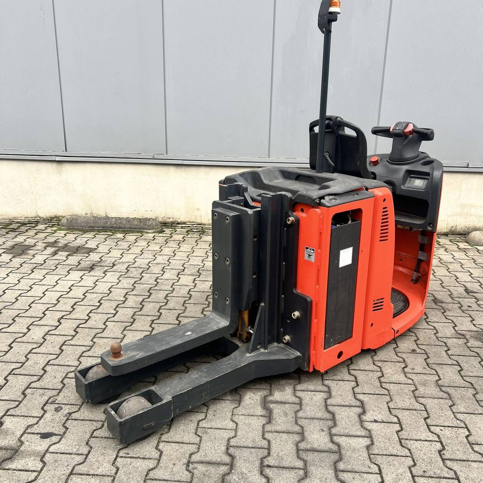 Linde P30 (132) - Tow tractor: picture 3 Linde P30 (132) - Tow tractor: picture 3