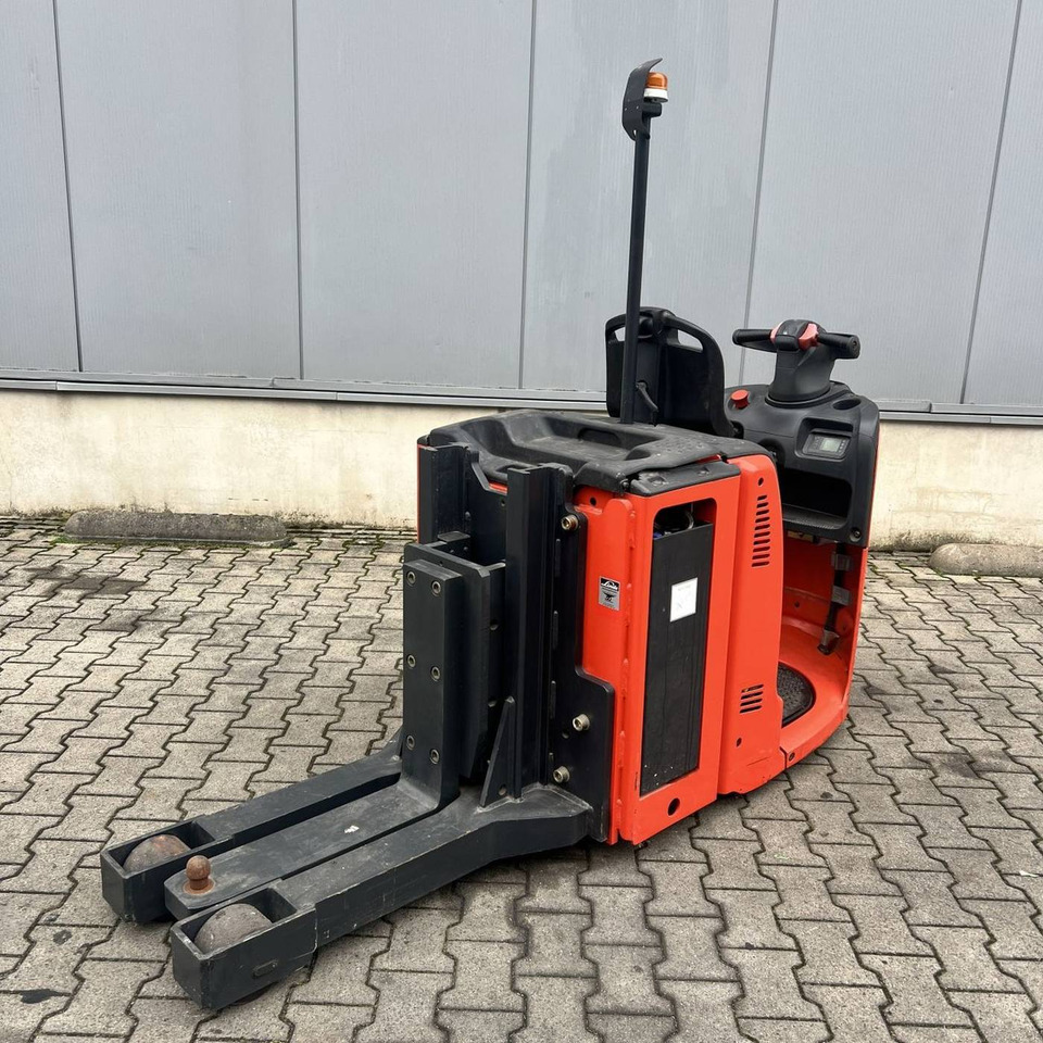 Linde P30 (132) - Tow tractor: picture 2 Linde P30 (132) - Tow tractor: picture 2