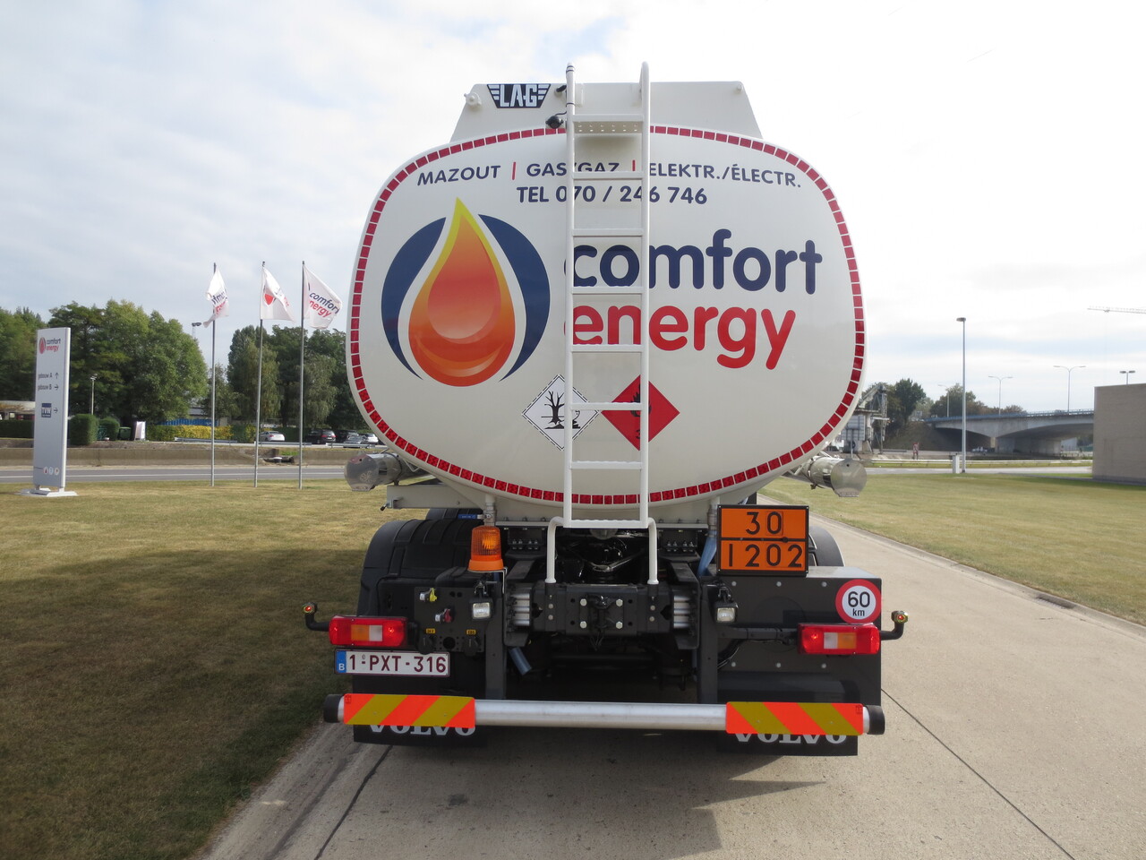 Tank truck Volvo FM: picture 11