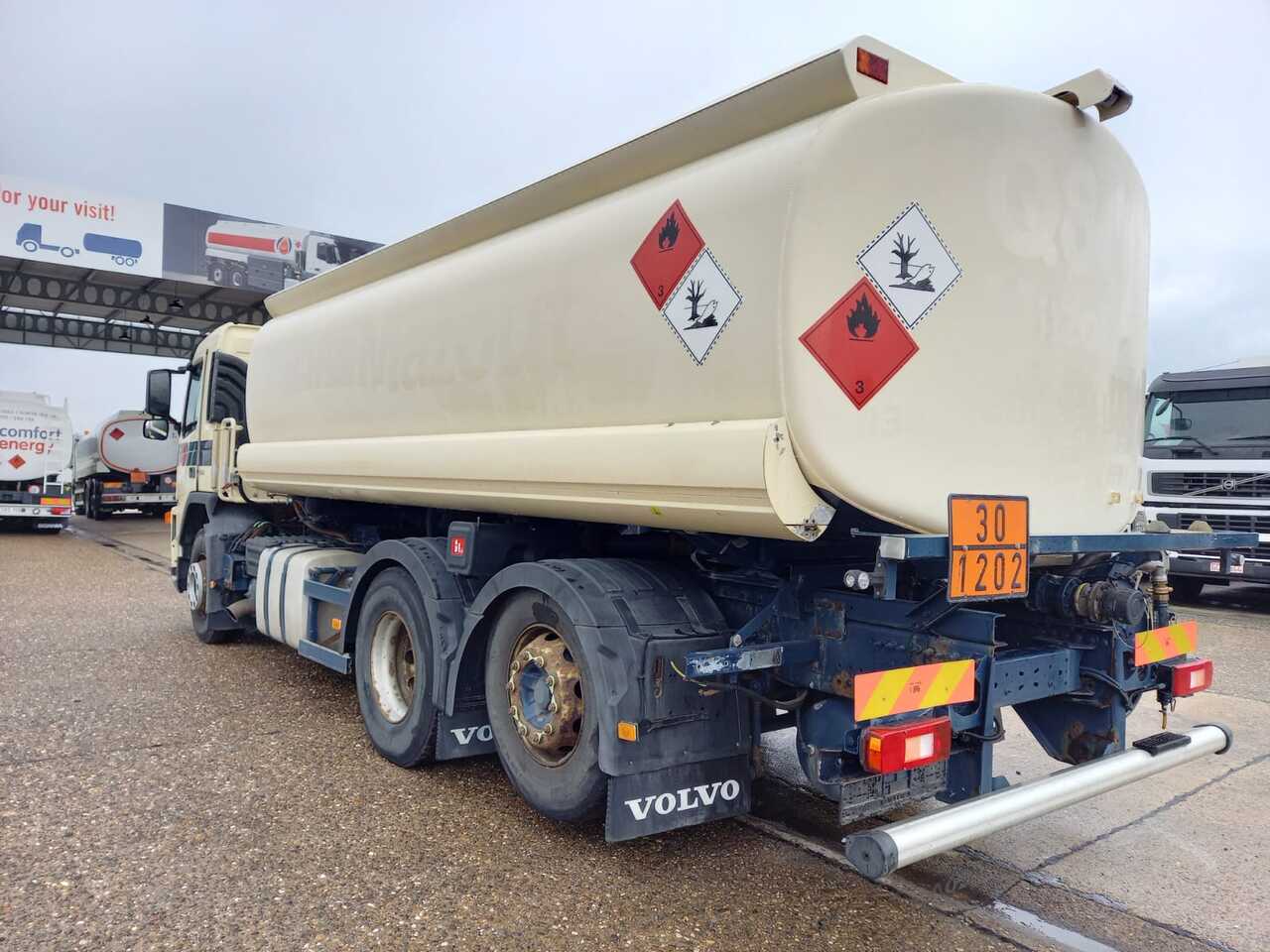 Tank truck Volvo FM: picture 10