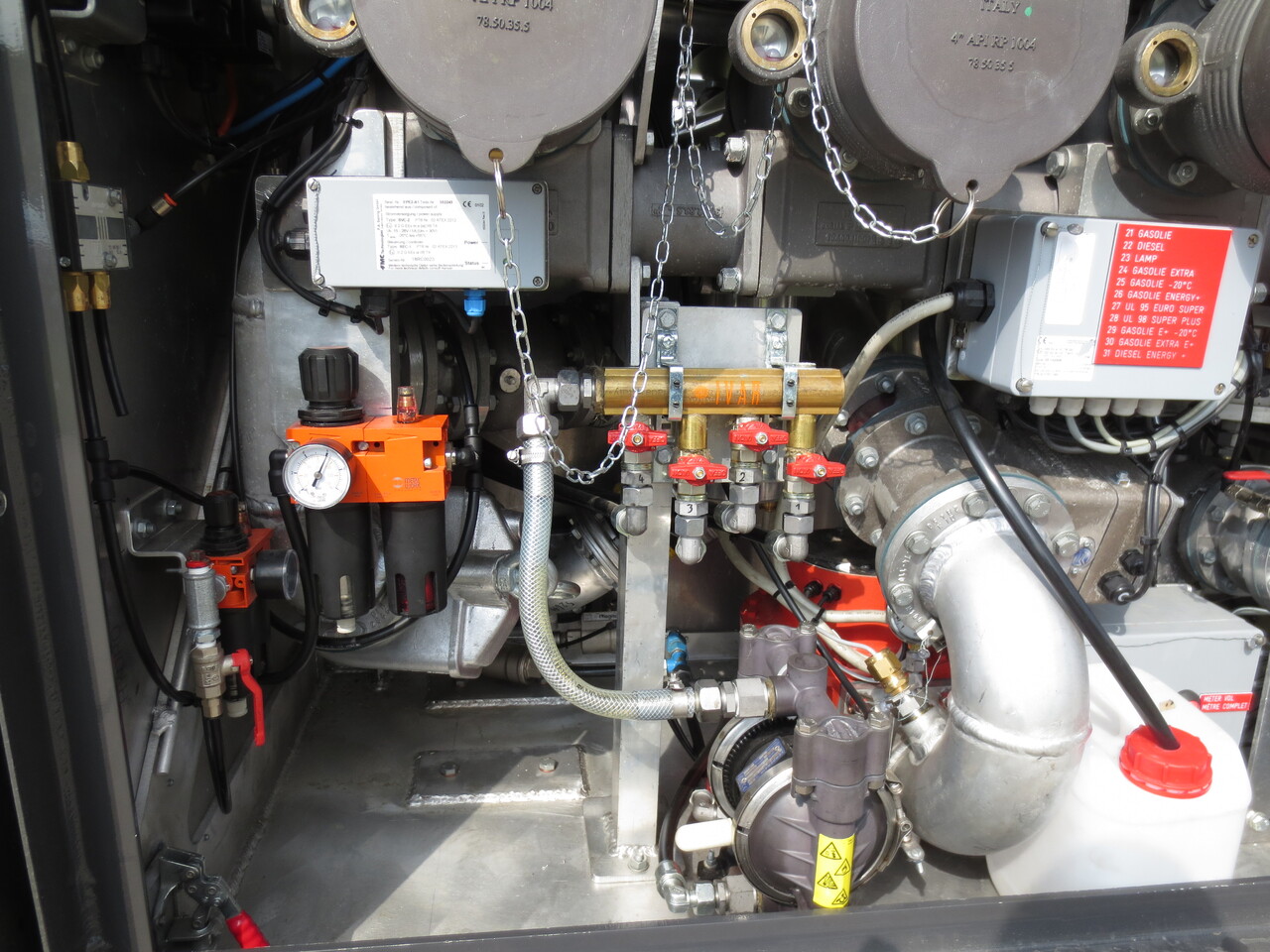 Volvo FM - Tank truck: picture 5 Volvo FM - Tank truck: picture 5