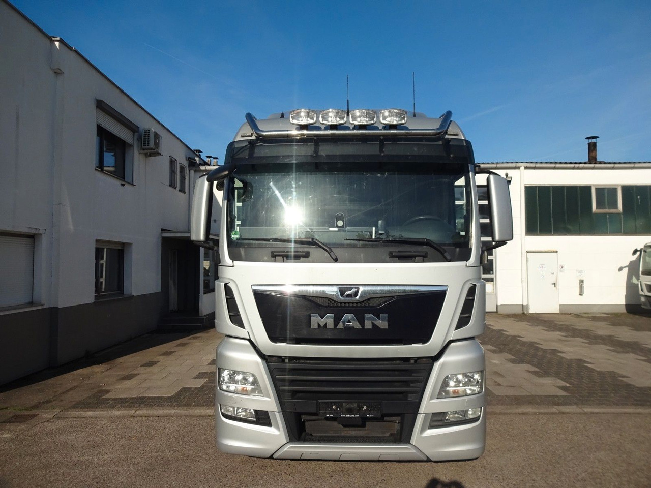 MAN TGX 18.470, Low Liner, XLX, Intarder, ACC - Tractor unit: picture 2 MAN TGX 18.470, Low Liner, XLX, Intarder, ACC - Tractor unit: picture 2