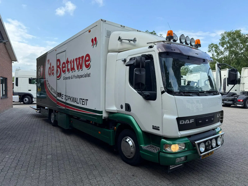DAF LF 45.220 Laadklep/LBW Zijdeur Slaapcabine AHK NL truck - Box truck: picture 2 DAF LF 45.220 Laadklep/LBW Zijdeur Slaapcabine AHK NL truck - Box truck: picture 2